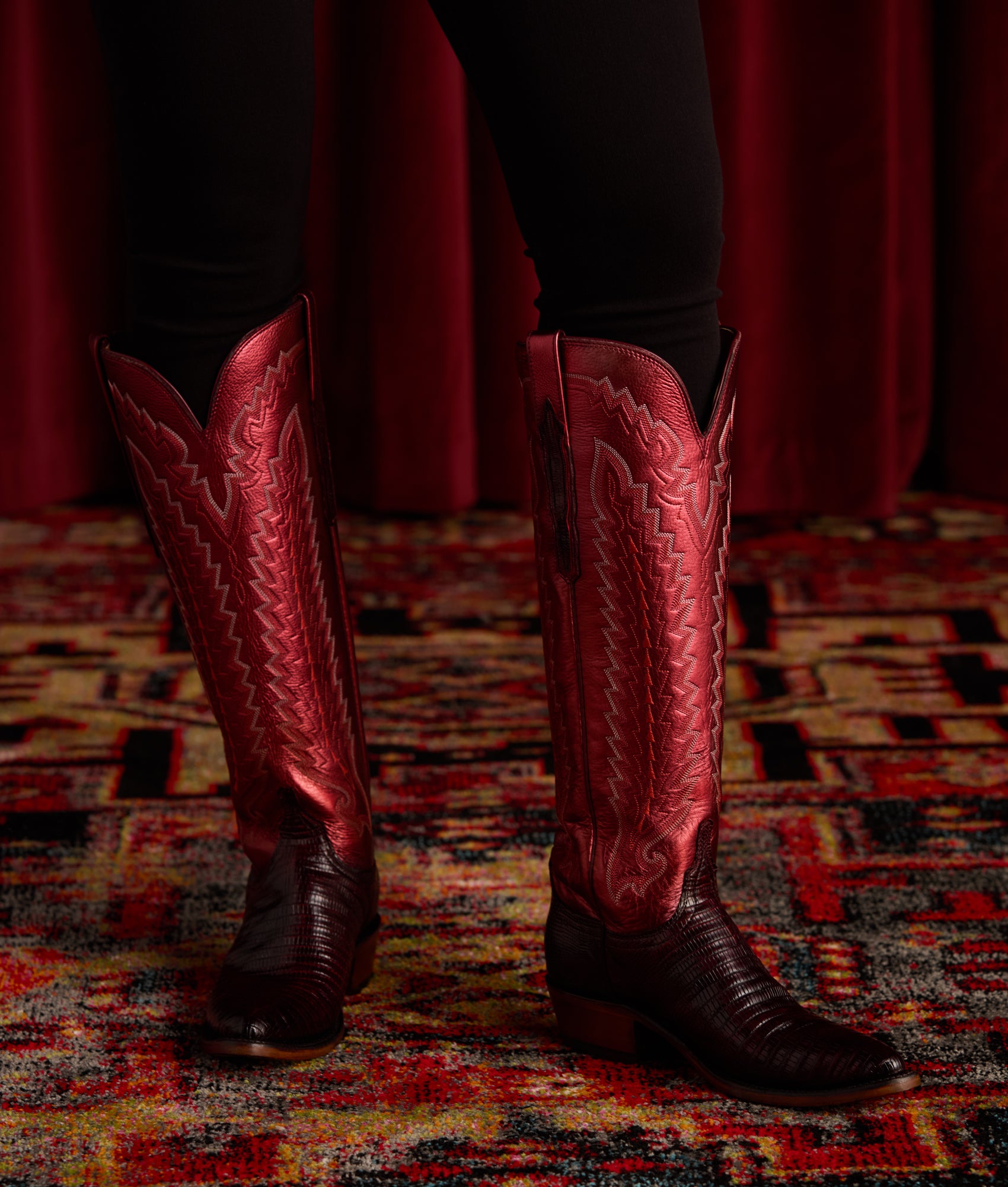 Priscilla Exotic :: Black Cherry - Image 3