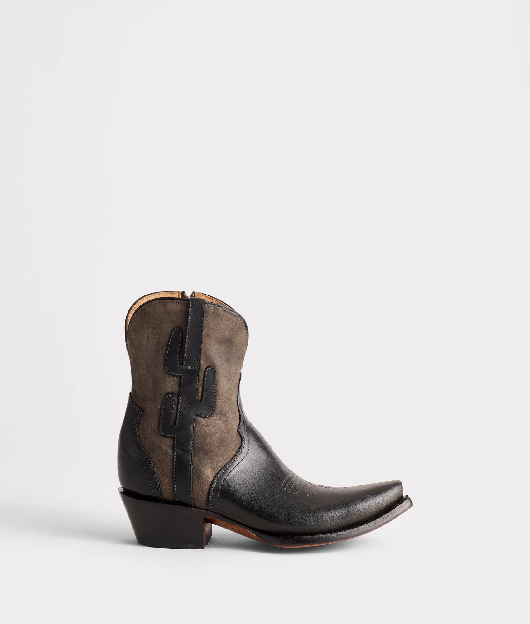 April :: Black/Anthra