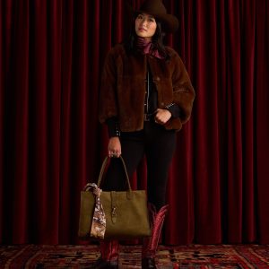 Women's Black Cherry Look 04